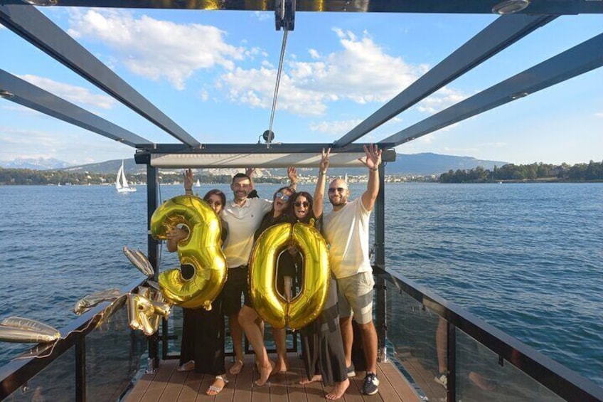 Geneva: Private Cruise on Lake Geneva with Aperitif