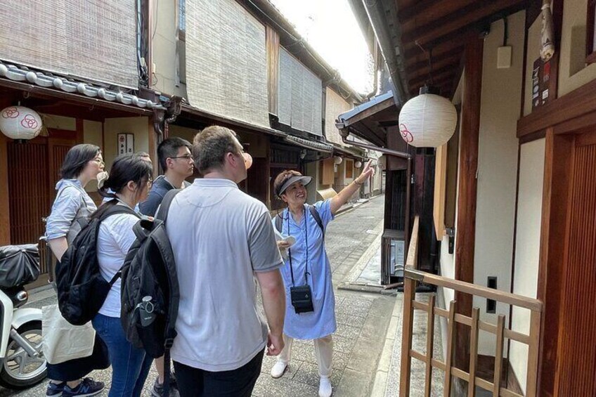 Kyoto Geisha Encounter and Cultural Gion Walking Tour