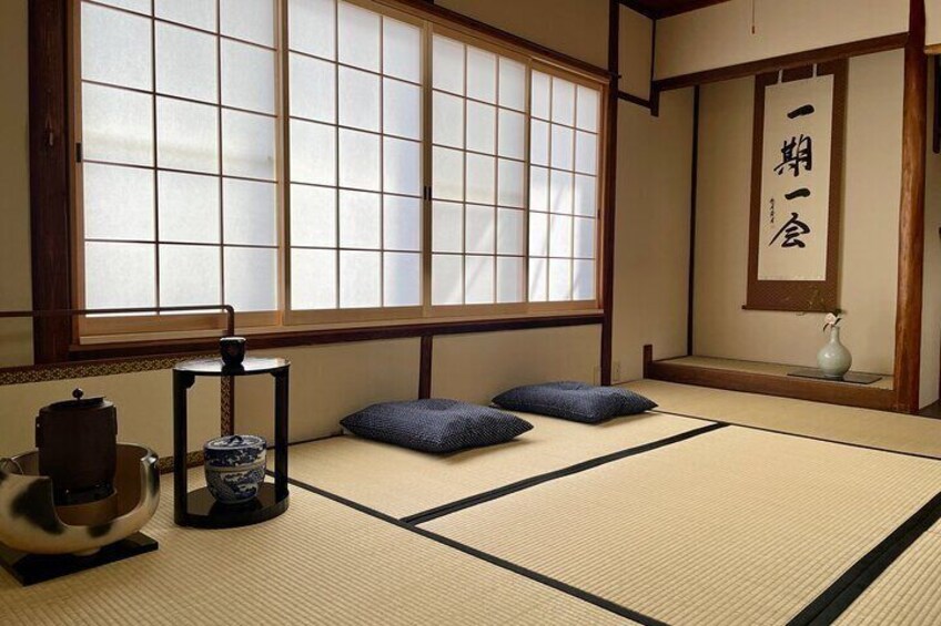 Tea ceremony by the tea master in Kyoto SHIUN AN