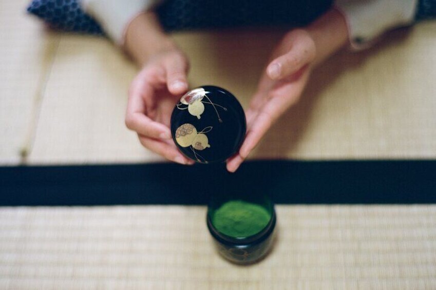 Tea ceremony by the tea master in Kyoto SHIUN AN