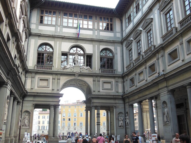 Uffizi timed-entry tickets and self-guided visit APP