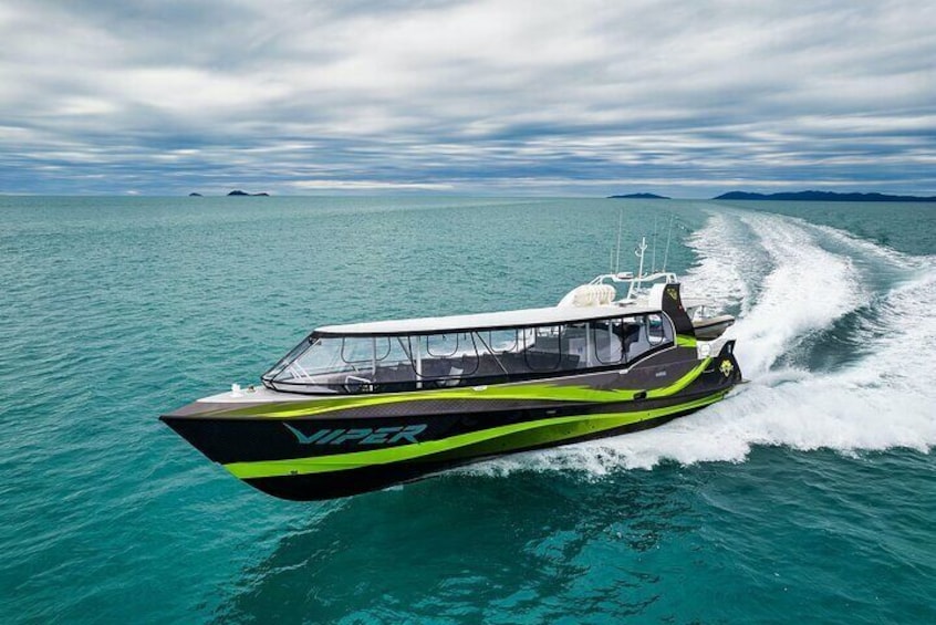 Viper: the fastest tour boat in Airlie Beach 