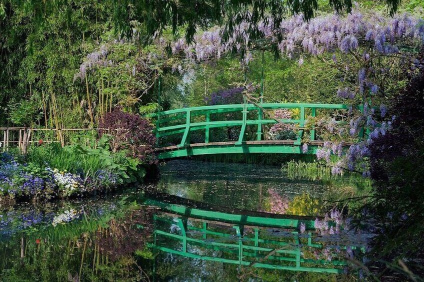 Giverny Versailles Wine Tasting with Transport Private Tour