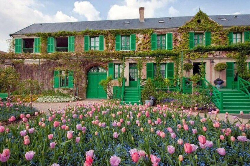 Giverny Versailles Wine Tasting with Transport Private Tour