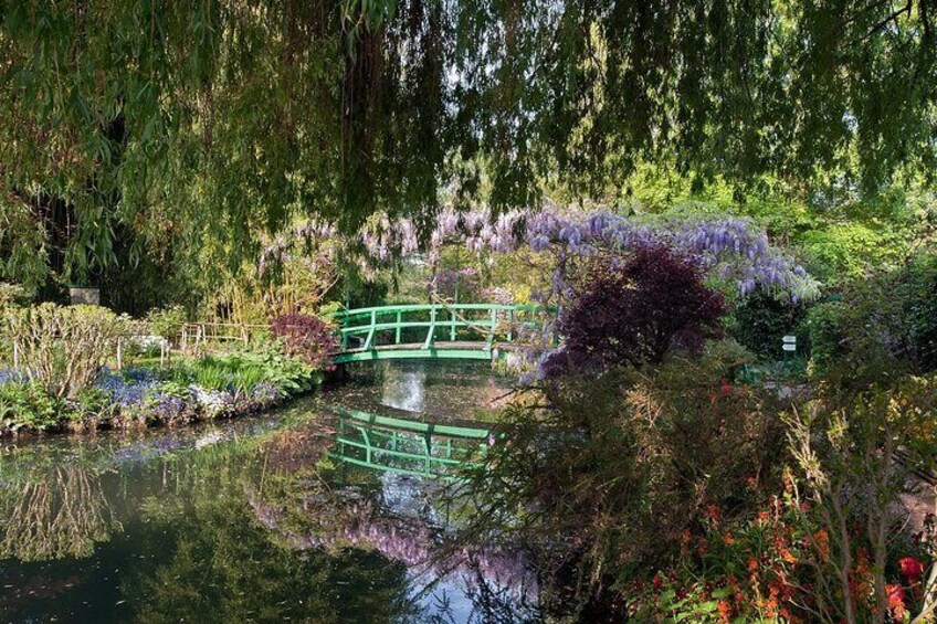 Giverny Versailles Wine Tasting with Transport Private Tour