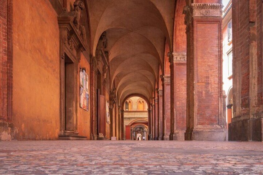 2-Hour Bike Tour to Discover Bologna's Squares and Monuments