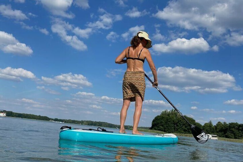 Private guided stand-up paddling activity by motorboat