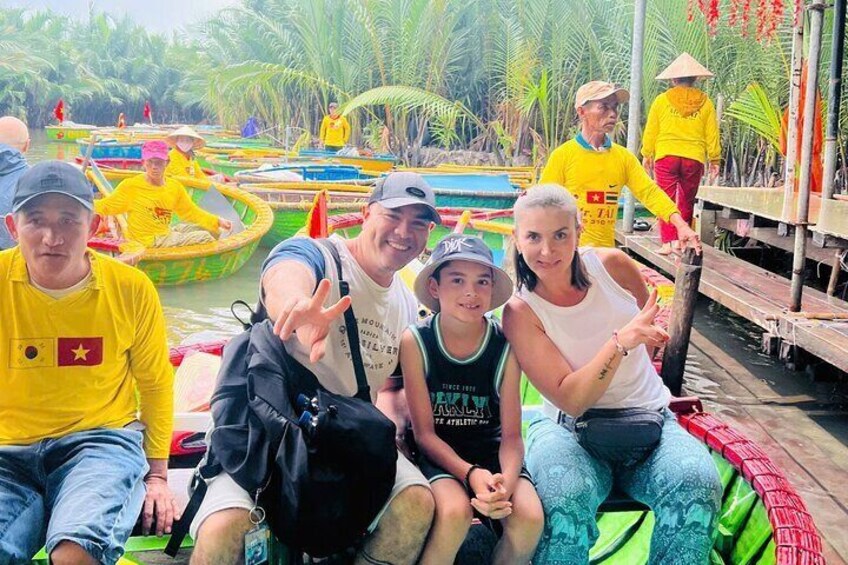 Hoi an Coconut Boat & Hoi an Ancient Town (Option:Marble Moutain)