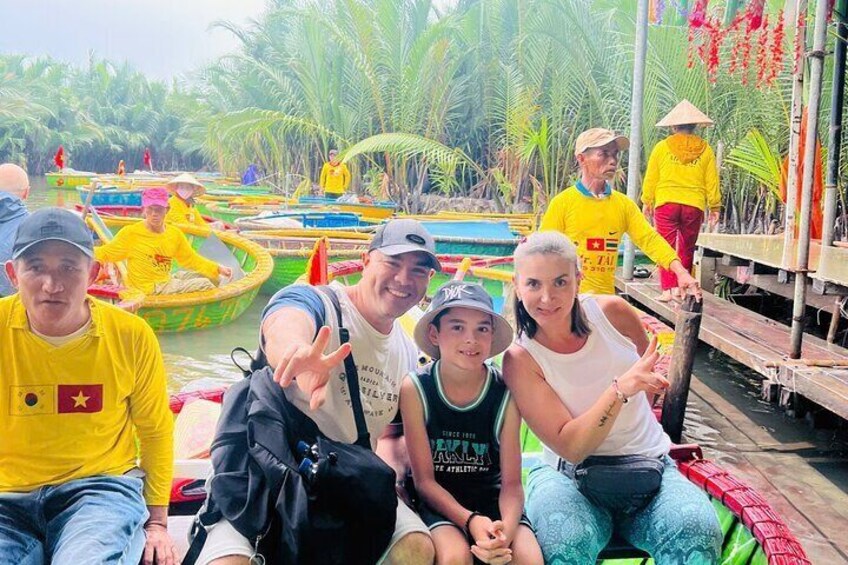 Hoi an Coconut Boat & Hoi an Ancient Town (Option:Marble Moutain)