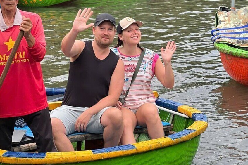 Hoi an Coconut Boat & Hoi an Ancient Town (Option:Marble Moutain)