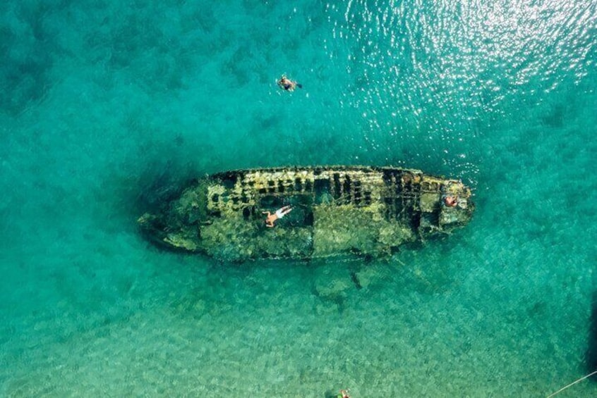 Split: Blue Lagoon, Shipwreck, & Šolta Tour with Lunch & Drinks