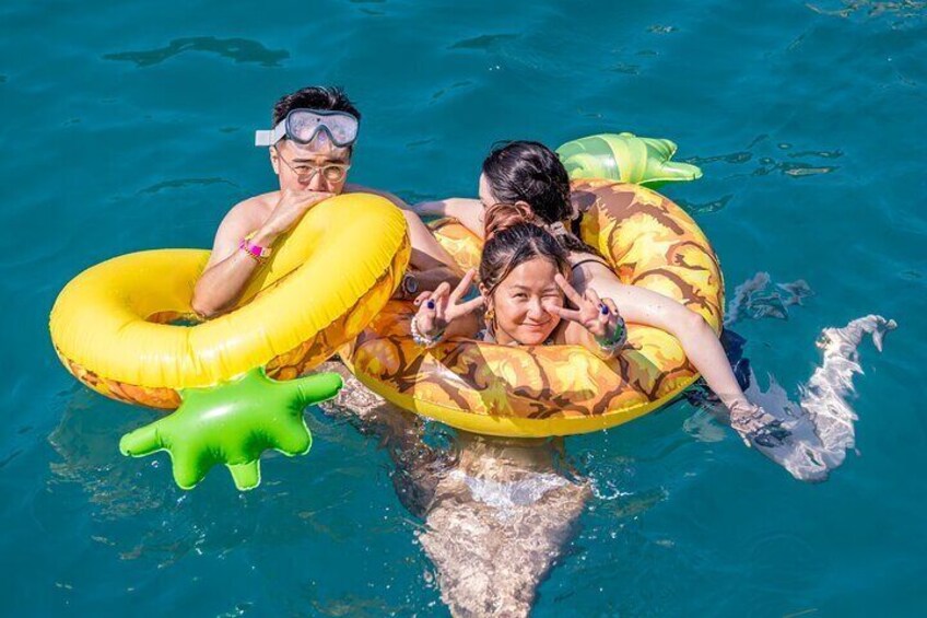 Split: Blue Lagoon, Shipwreck, & Šolta Tour with Lunch & Drinks