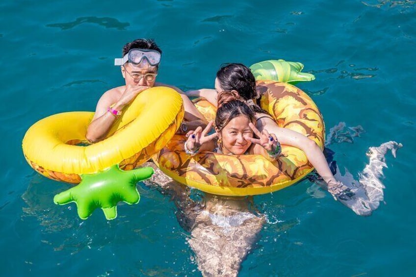 Split: Blue Lagoon, Shipwreck, & Šolta Tour with Lunch & Drinks