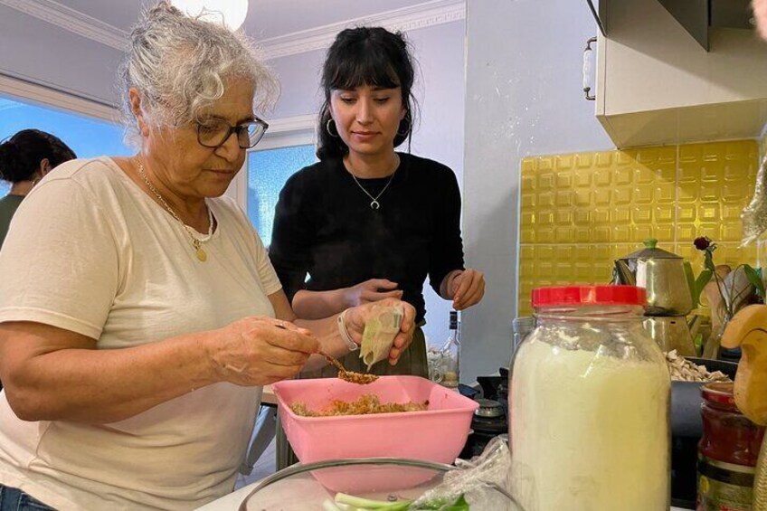 Turkish Vegan Home Cooking in Istanbul with Mom and Daughter