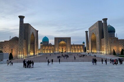 Samarkand City Tour with a Professional Photographer