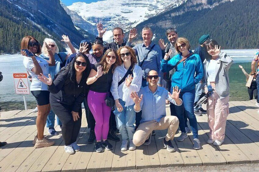 Moraine Lake and Lake Louise Tour from Calgary - Canmore - Banff