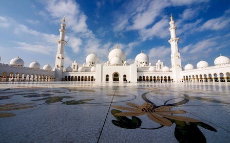 Tur Kota Abu Dhabi - Menjelajahi Kekayaan Budaya dan Keajaiban Modern Abu D...