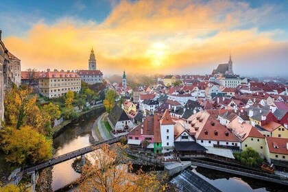 Private Transfer from Vienna to Prague with Stop in Cesky Krumlov