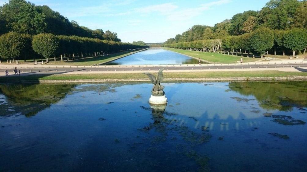 Fontainebleau Palace :Skip the Line Small Group Guided Tour