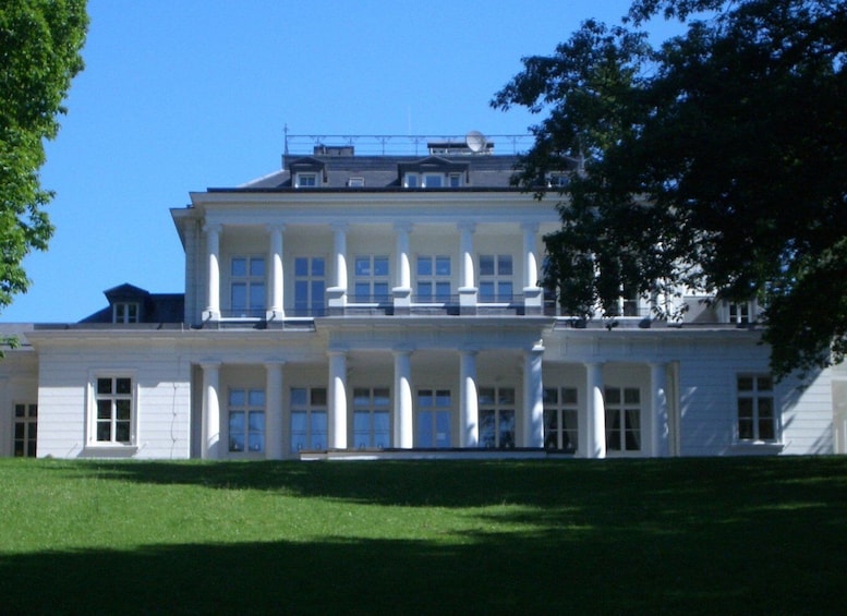 Picture 2 for Activity Hamburg: 2-Hour Blankenese Walking Tour