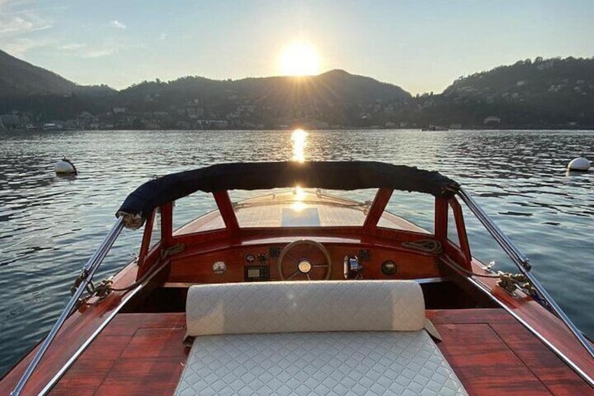 3 Hours Private Tour on a Wooden Boat Como Bellagio 6 pax