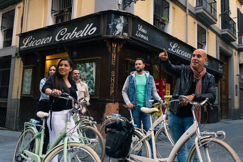 Bohemian 19th to 20th Century Guided Night Bike Tour in Madrid