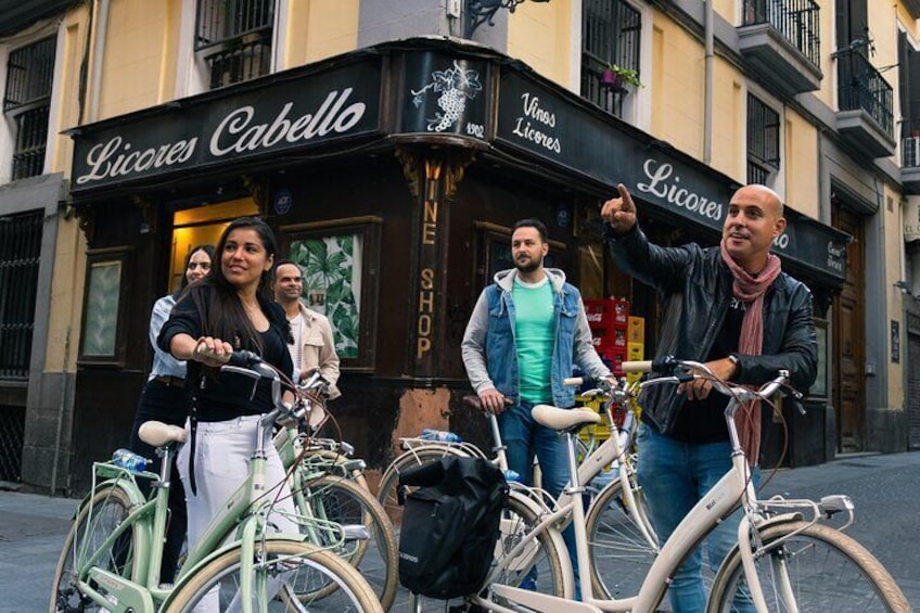Bohemian 19th to 20th Century Guided Night Bike Tour in Madrid