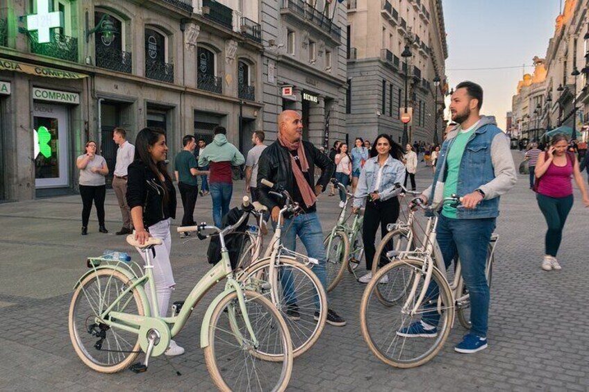Bohemian 19th to 20th Century Guided Night Bike Tour in Madrid