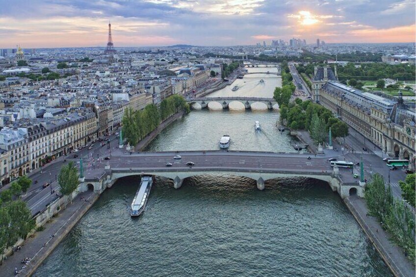 Flexible Seine River Cruise Tickets with Audio Guide in Paris