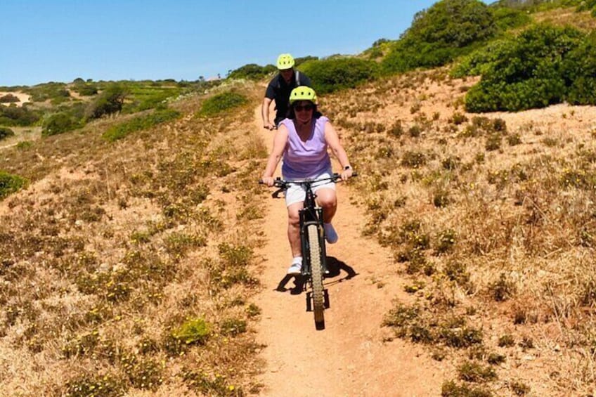 Algarve: Lagos sightseeing guided tour with E-bikes