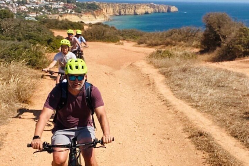 Algarve: Lagos sightseeing guided tour with E-bikes