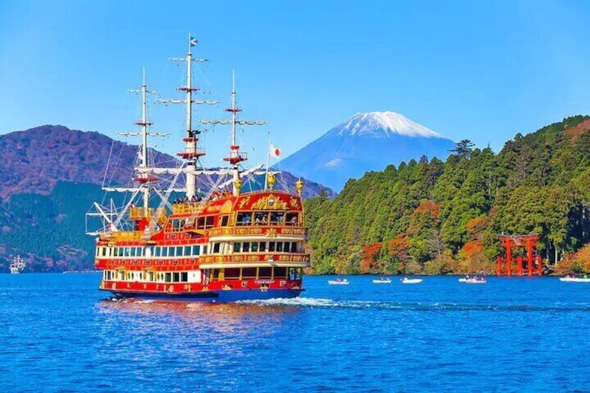 pirate ship lake ashii
 Hakone 