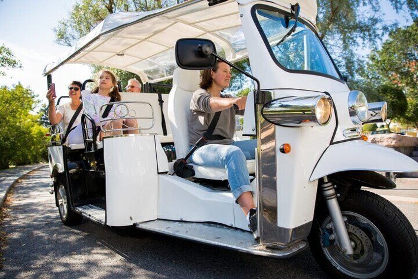 E-Tuk tour Rome