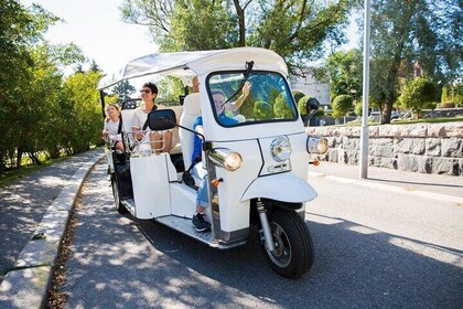 Private E-Tour in electric Tuk Tuk in Rome