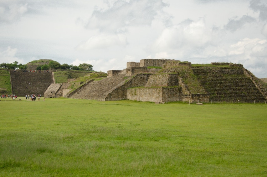From Oaxaca City: Monte Alban Guided Archaeological Tour