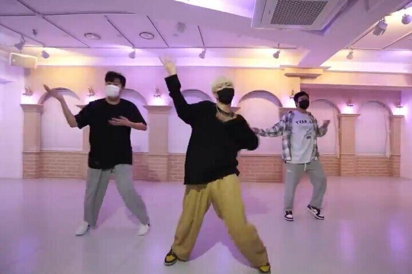 2 Hour Private Kpop Dance Class in Seoul South Korea