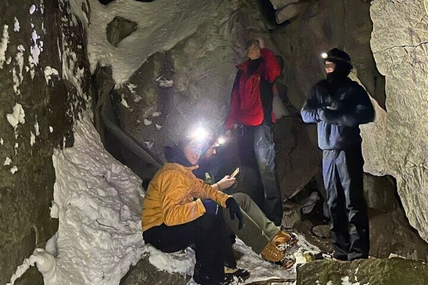 Private Singhampton Caves Snowshoe/Crampons, Collingwood/Blue Mtn