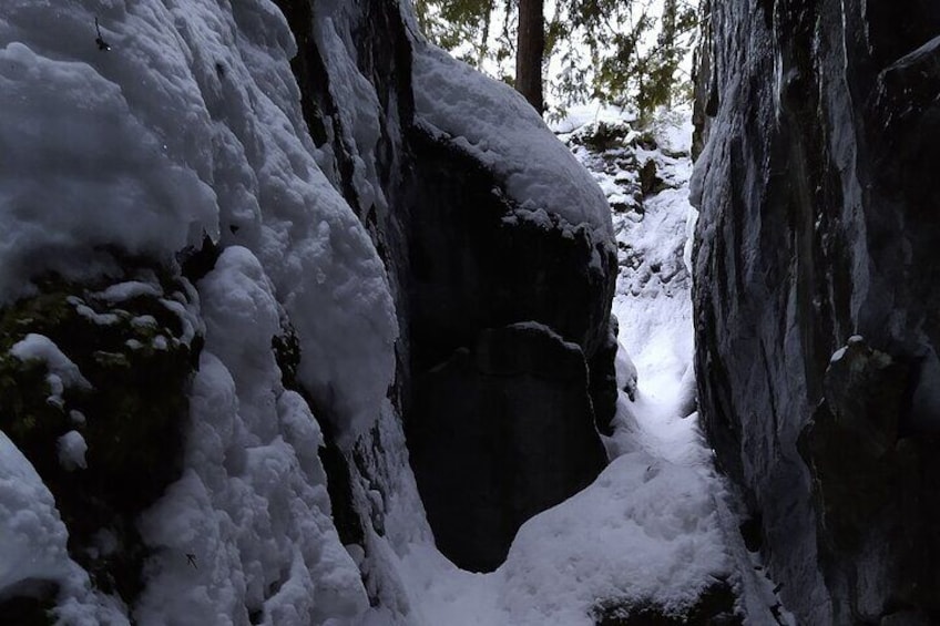 Private Singhampton Caves - Snowshoe/Winter Spikes Tour