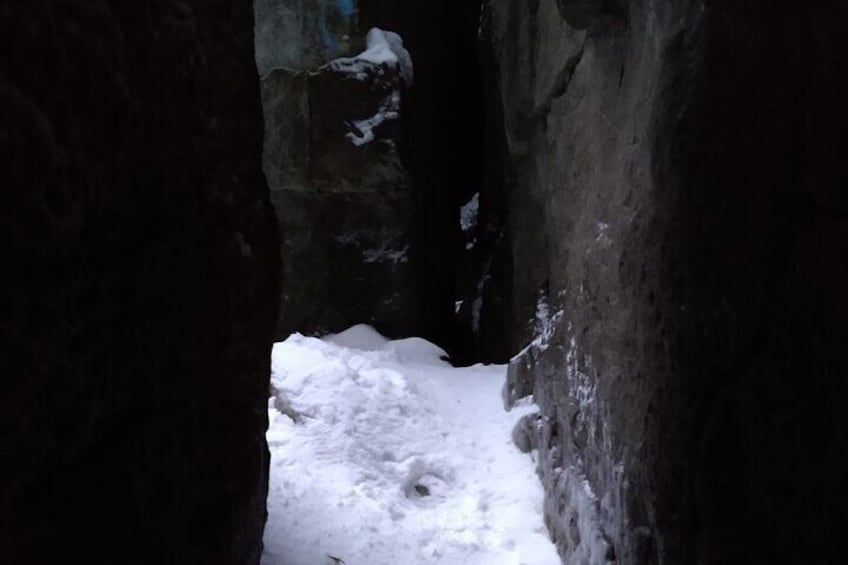 Private Singhampton Caves - Snowshoe/Winter Spikes Tour