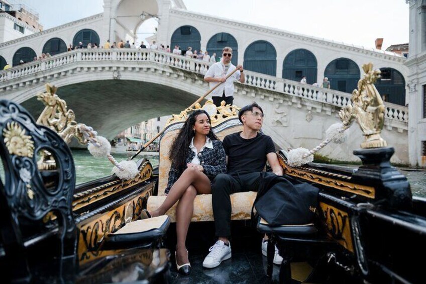 Private Photoshoot on Personal Gondola in Venice