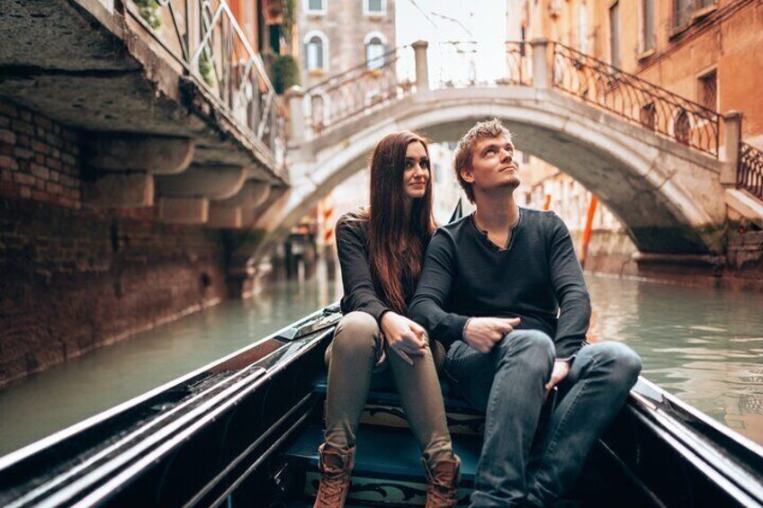 Private Photoshoot on Personal Gondola in Venice