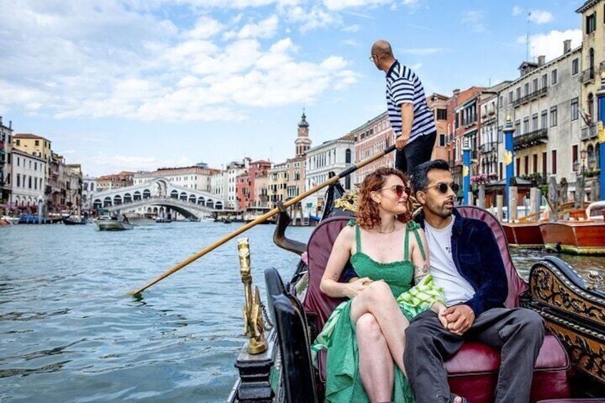 Private Photoshoot on Personal Gondola in Venice