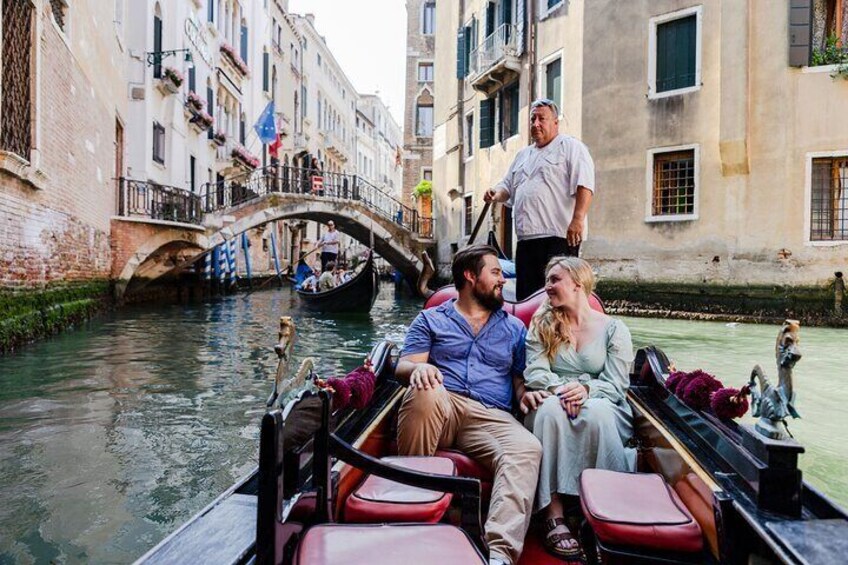 Private Photoshoot on Personal Gondola in Venice