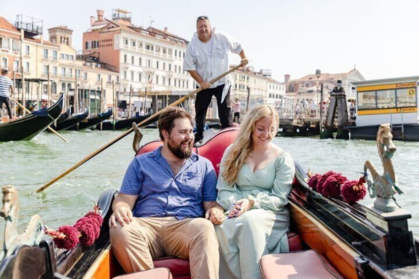 Private Photoshoot on Personal Gondola in Venice