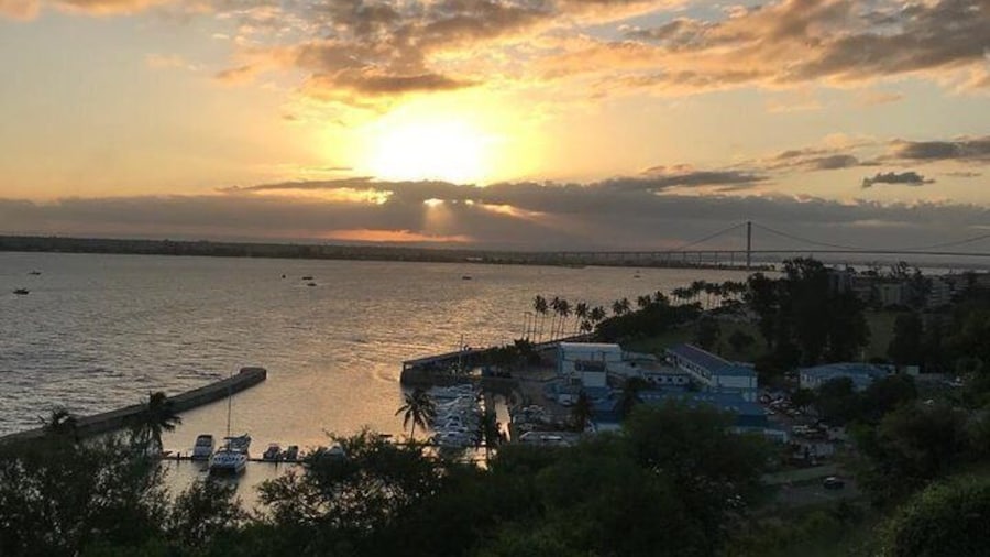 Tour Around Maputo City By Car