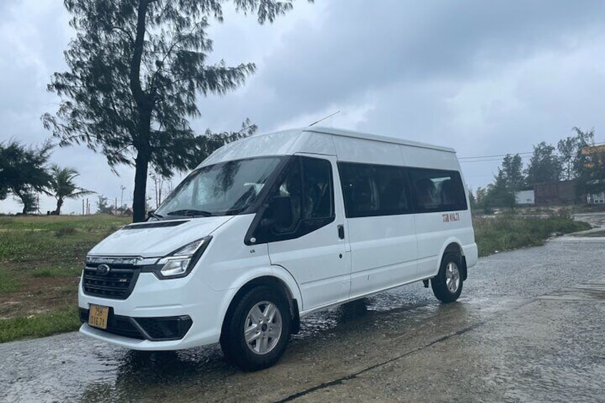 Transfer from Hue to Hoi An with sightseeing stops by amazing way