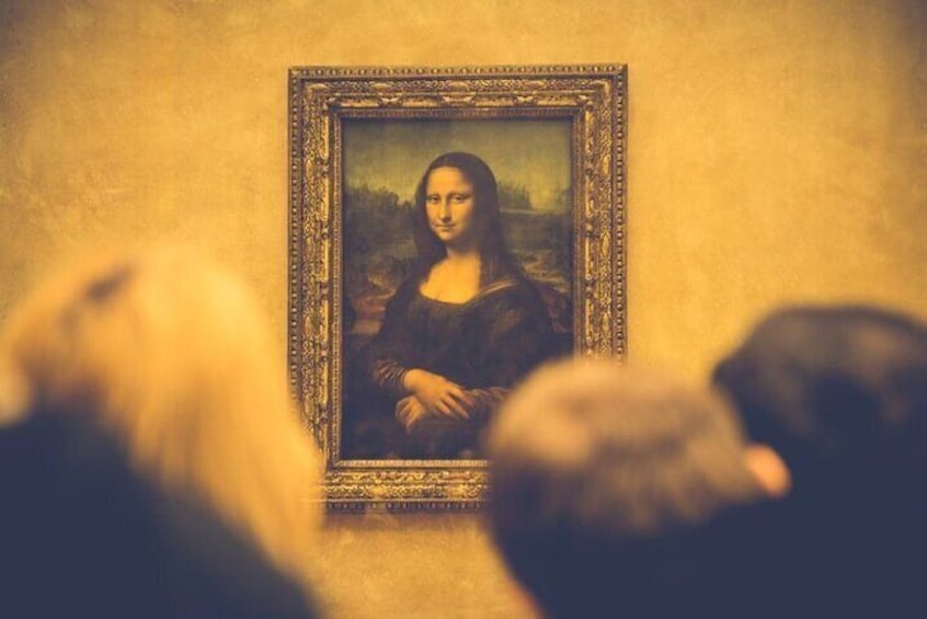 Paris: Louvre Museum Ticket and Mona Lisa Access with Host