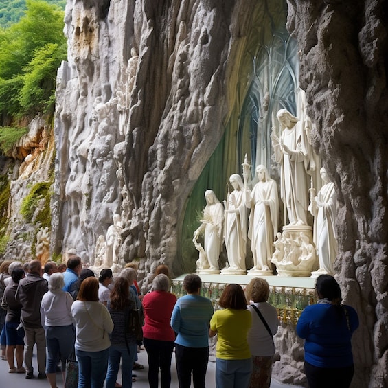 Lourdes : Guided Walking Tour in the Sanctuary