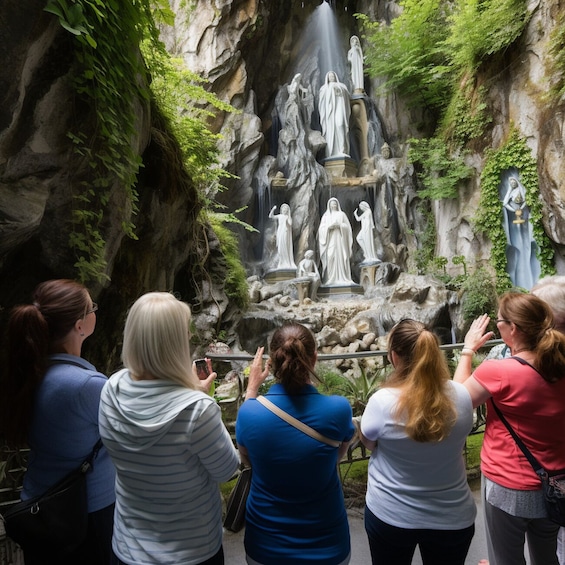 Lourdes : Guided Walking Tour in the Sanctuary