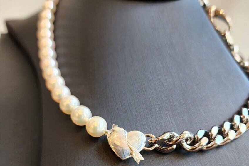 Experience Extracting Pearls From Akoya Oysters